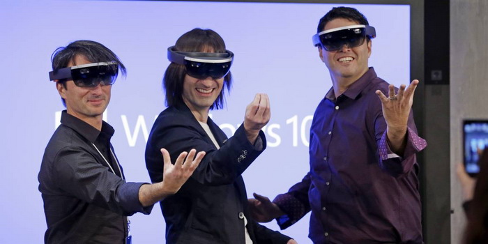 Работа с очками дополненной реальности Microsoft HoloLens при помощи характерных жестов