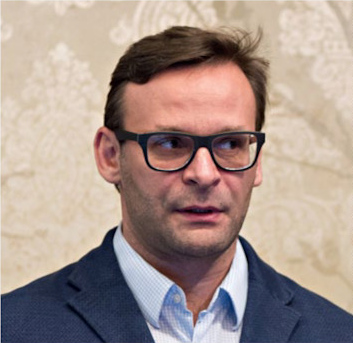 руководитель дирекции Анджей Аршавский.