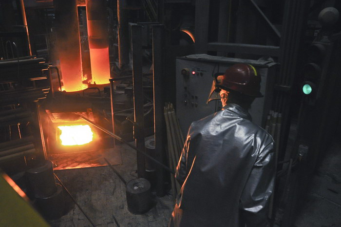 Чтобы максимально точно воссоздать облик установки «печь-ковш» № 2 и скопировать действия подручного сталевара, сотрудники «Северсталь-инфокома» снимали и фотографировали реальный производственный процесс