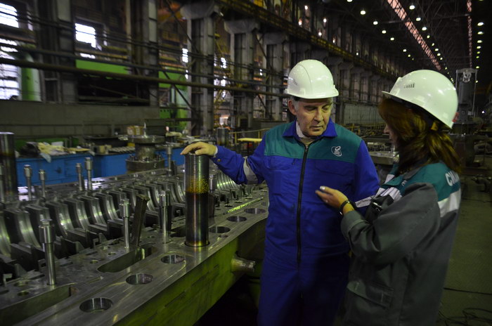 Шеф-инженеры участвуют в сборке оборудования в заводских условиях