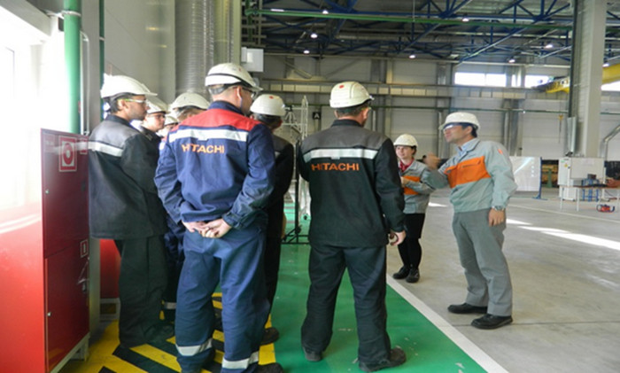 Совещание директора со сварщиками